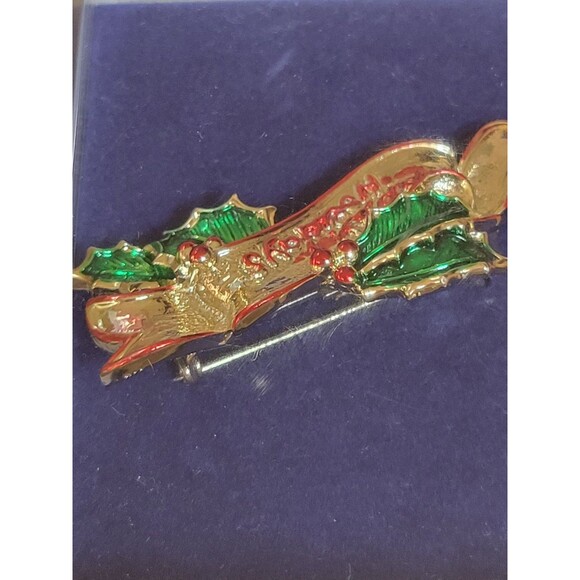 Vintage Enamel Christmas brooch pin Happy Holidays Holly Leaf banner boxed - Picture 4 of 8
